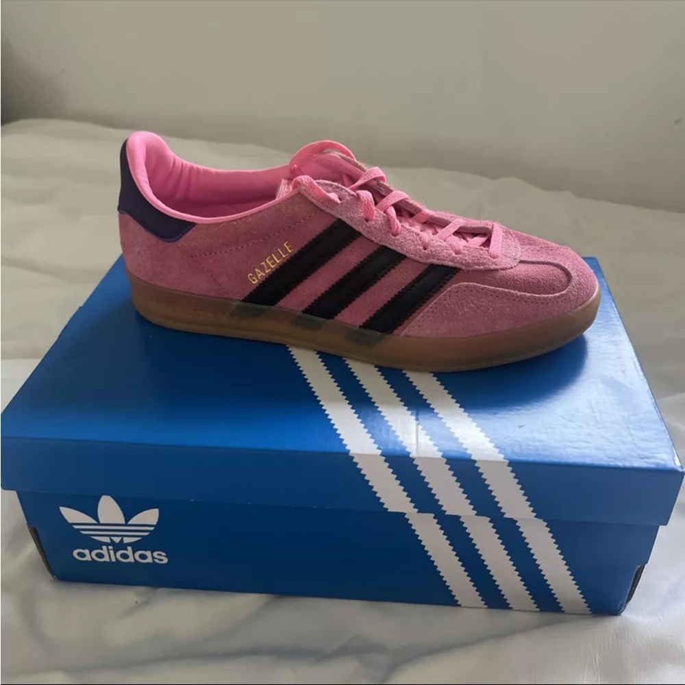 Brand New Womens 8 Pink + Navy Adidas Gazelle